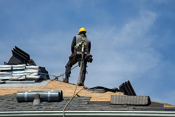 Professional Roofing technician working in Harpersville, AL